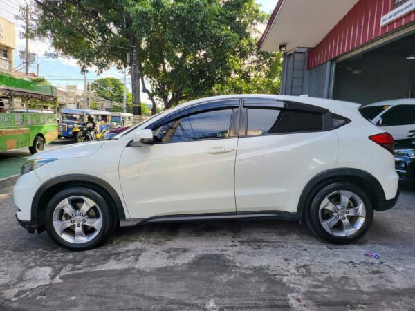 2015  Honda HR-V 1.8 E A/T - Image 3