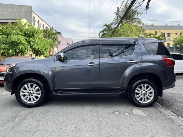 2018 Isuzu MU-X 3.0 Blue Power A/T - Image 3