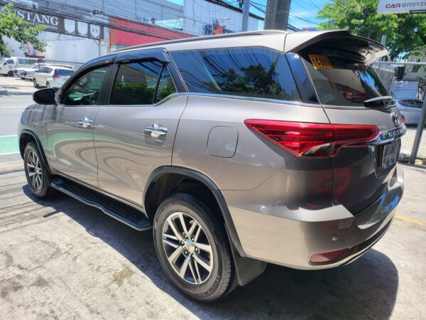 2018 Toyota Fortuner 2.4 V Diesel 40K KM A/T - Image 4