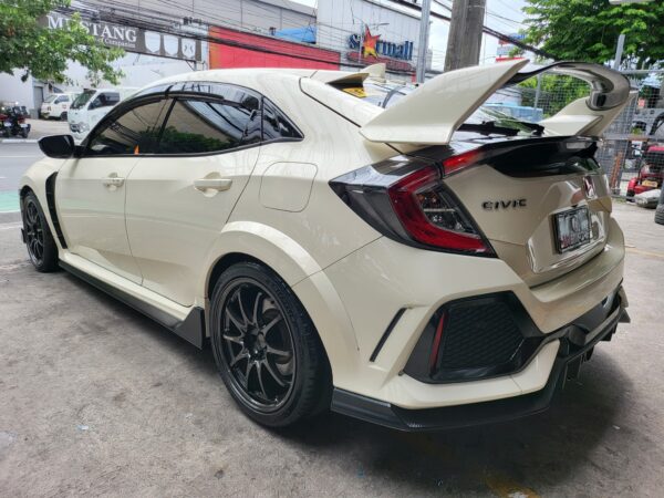 2017 Honda Civic 2.0 Type R W/Original CE28 Mags and Center Caps Worth 300K 9K KM Casa Maintained W/ PPF M/T - Image 4