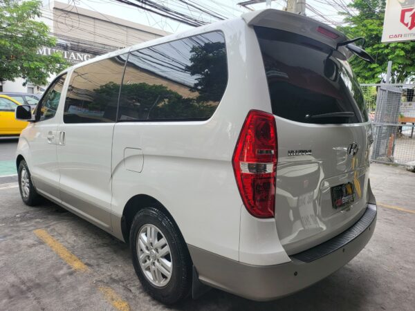 2019 Hyundai Grand Starex  2.5 VGT 30K KM A/T - Image 4