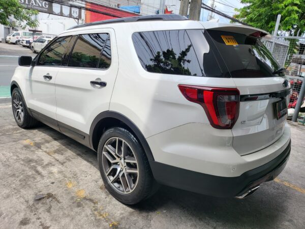2017 Ford Explorer 3.5 S W/Sunroof 4x4 A/T - Image 4