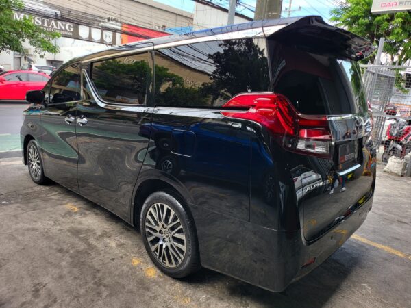 2018 Toyota Alphard 3.5 20K KM A/T - Image 4