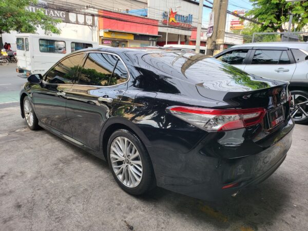 2019 Toyota Camry 2.5 V 30K KM Lexux Look A/T - Image 4