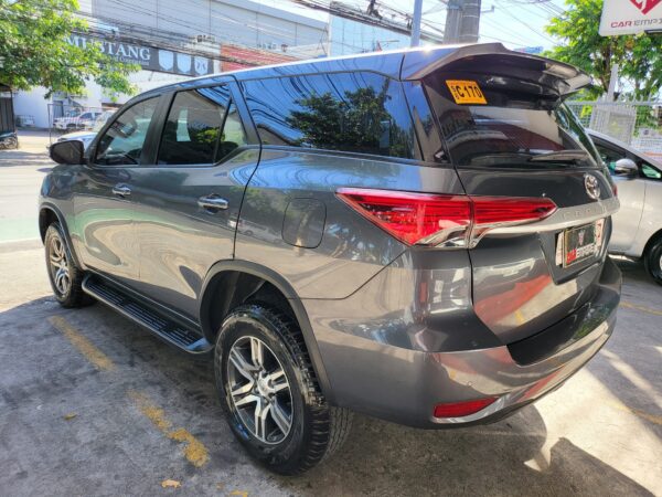 2022 Toyota Fortuner 2.4 G Diesel 20K KM A/T - Image 4