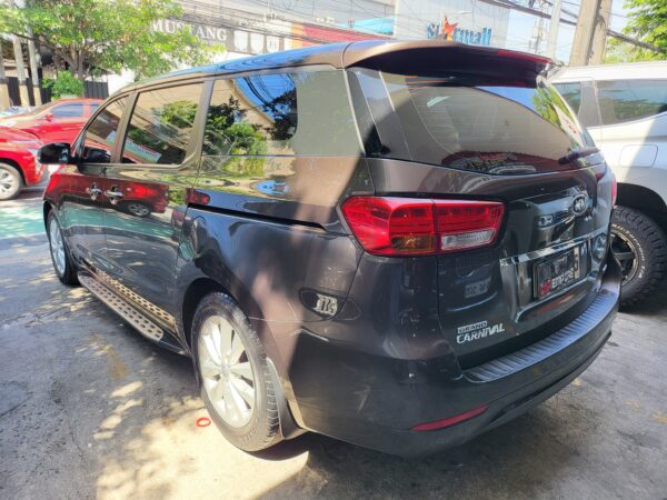 2016 Kia Grand Carnival 2.2 EX A/T - Image 4