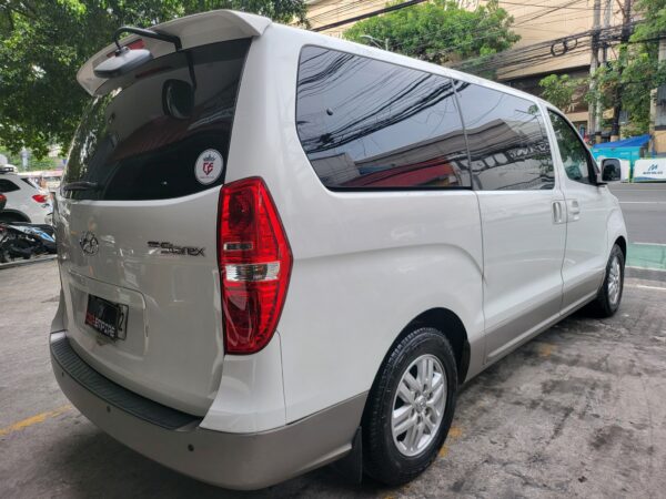 2019 Hyundai Grand Starex  2.5 VGT 30K KM A/T - Image 6