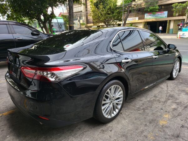2019 Toyota Camry 2.5 V 30K KM Lexux Look A/T - Image 6