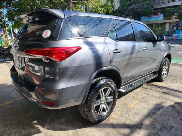 2022 Toyota Fortuner 2.4 G Diesel 20K KM A/T - Image 6