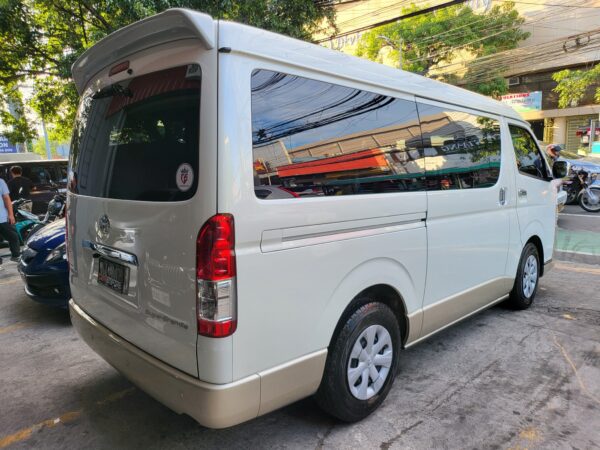 2018 Toyota Hiace Super Grandia 3.0 A/T - Image 6
