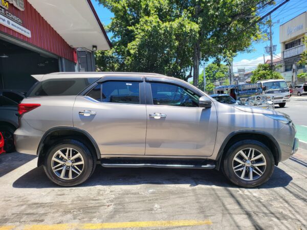 2018 Toyota Fortuner 2.4 V Diesel 40K KM A/T - Image 7