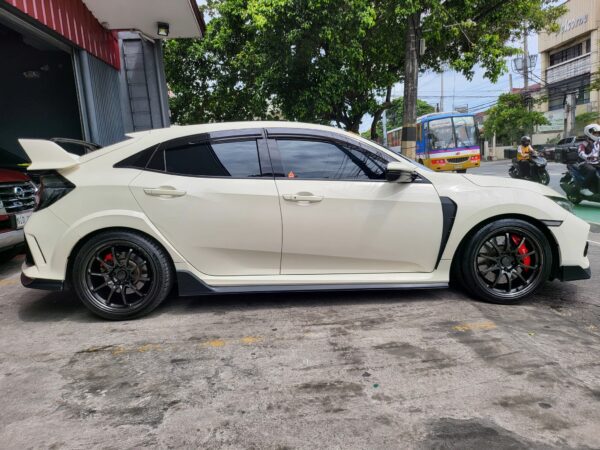 2017 Honda Civic 2.0 Type R W/Original CE28 Mags and Center Caps Worth 300K 9K KM Casa Maintained W/ PPF M/T - Image 7