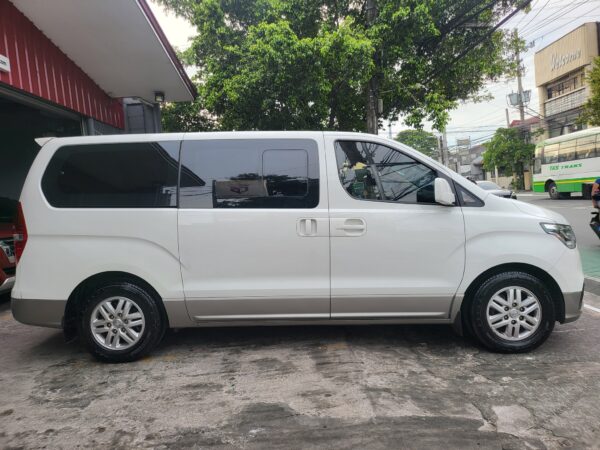 2019 Hyundai Grand Starex  2.5 VGT 30K KM A/T - Image 7
