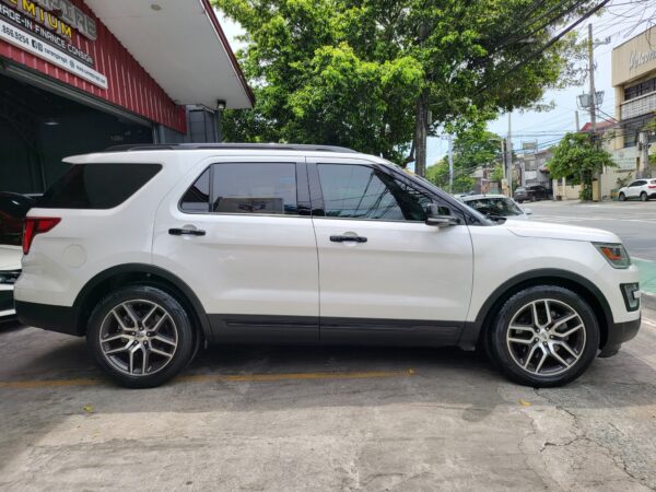 2017 Ford Explorer 3.5 S W/Sunroof 4x4 A/T - Image 7