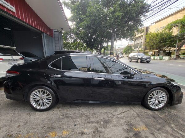 2019 Toyota Camry 2.5 V 30K KM Lexux Look A/T - Image 7