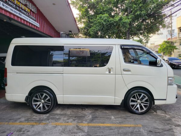 2016 Toyota Hiace Super Grandia 2.5 A/T - Image 7