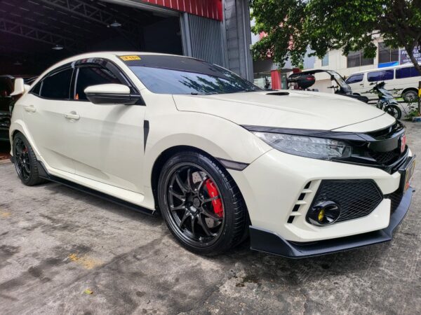 2017 Honda Civic 2.0 Type R W/Original CE28 Mags and Center Caps Worth 300K 9K KM Casa Maintained W/ PPF M/T - Image 8