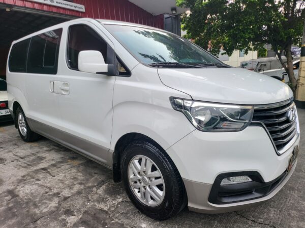 2019 Hyundai Grand Starex  2.5 VGT 30K KM A/T - Image 8