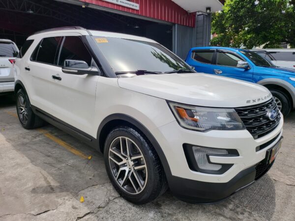 2017 Ford Explorer 3.5 S W/Sunroof 4x4 A/T - Image 8