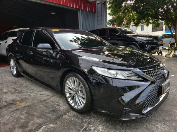 2019 Toyota Camry 2.5 V 30K KM Lexux Look A/T - Image 8