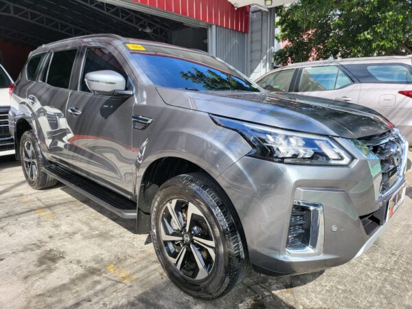 2025 Nissan Terra 2.5 VE 1K KM Almost Brand New Save 400K From Brand New A/T - Image 8