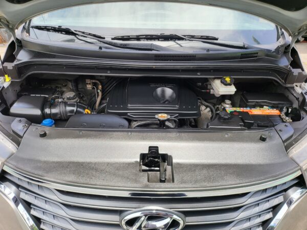 2020 Acquired Hyundai Grand Starex 2.5 VGT A/T - Image 9