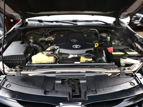 2018 Toyota Fortuner 2.4 G Diesel A/T - Image 9