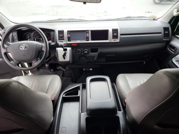 2019 Toyota Hiace Super Grandia 3.0 A/T - Image 10
