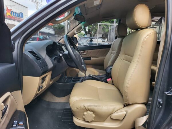 2014 Toyota Fortuner 2.4 V Diesel A/T - Image 10