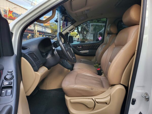 2020 Hyundai Grand Starex  2.5 Gold A/T - Image 10