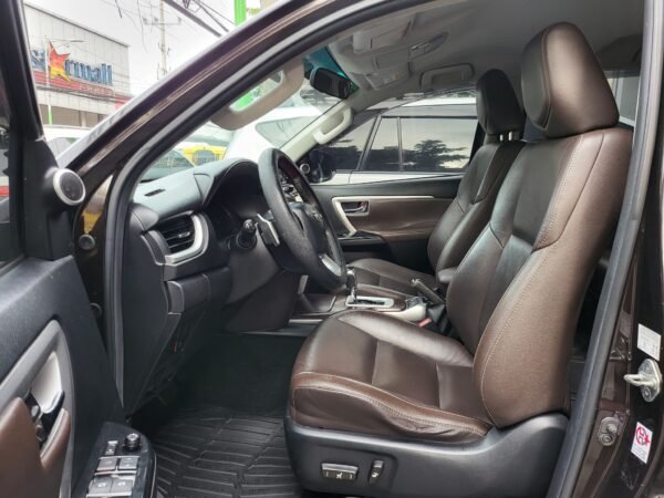 2017 Toyota Fortuner 2.4 V Diesel A/T - Image 10