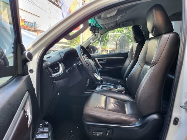 2016 Toyota Fortuner 2.4 V Pearl White A/T - Image 11