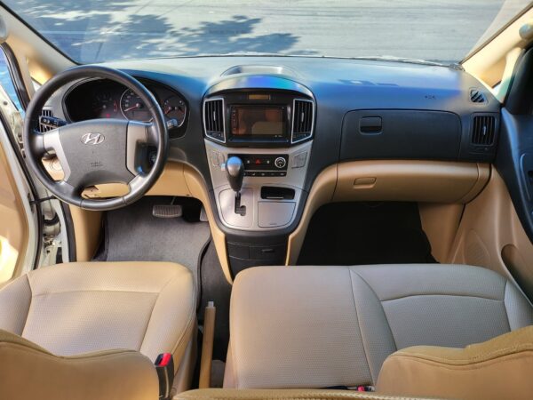 2019 Hyundai Grand Starex 2.5 Gold Casa Maintained A/T - Image 11