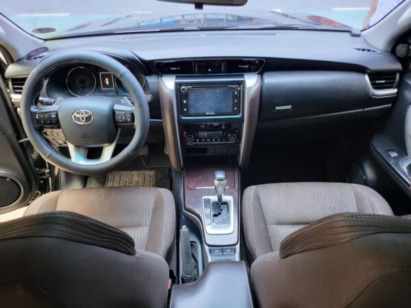 2020 Toyota Fortuner 2.4 G Diesel 20K KM A/T - Image 11