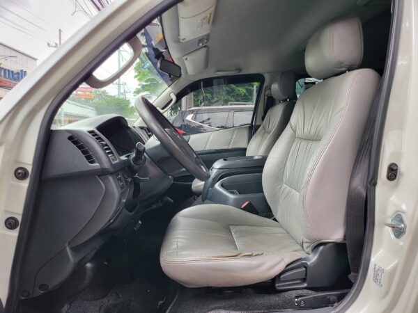 2019 Toyota Hiace Super Grandia 3.0 A/T - Image 11
