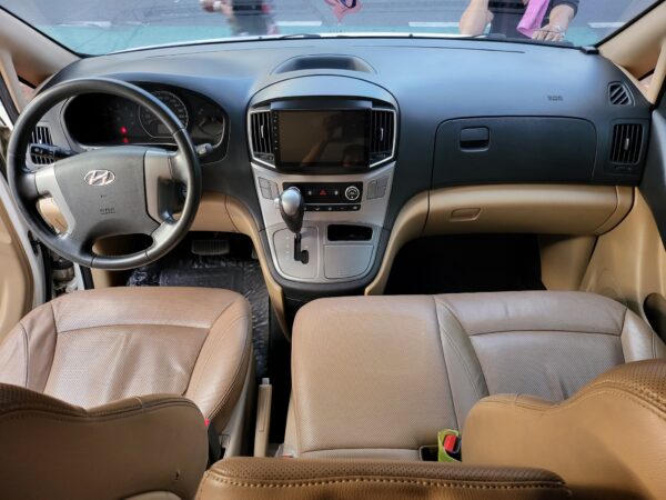 2020 Hyundai Grand Starex  2.5 Gold A/T - Image 11