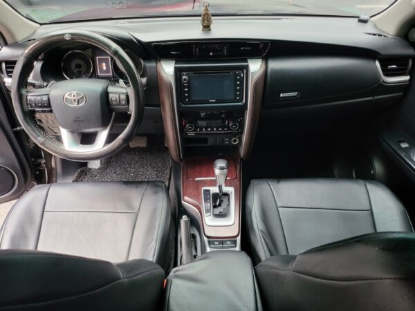 2018 Toyota Fortuner 2.4 G Diesel A/T - Image 11
