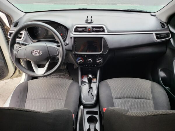 2019 Hyundai Reina 1.4 GL A/T - Image 11