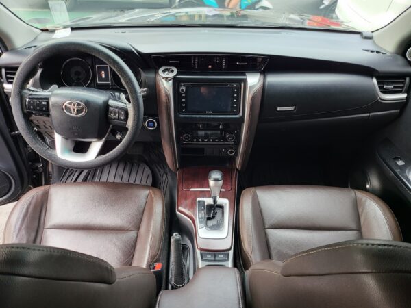 2017 Toyota Fortuner 2.4 V Diesel A/T - Image 11