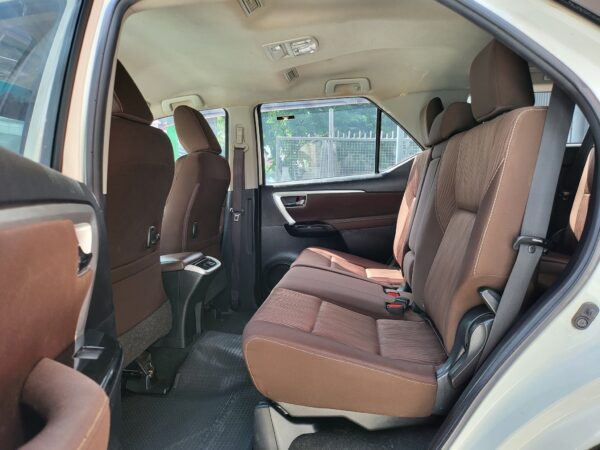 2018 Toyota Fortuner 2.4 G Diesel M/T - Image 12