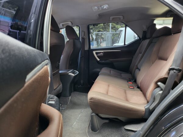 2020 Toyota Fortuner 2.4 G Diesel 20K KM A/T - Image 12