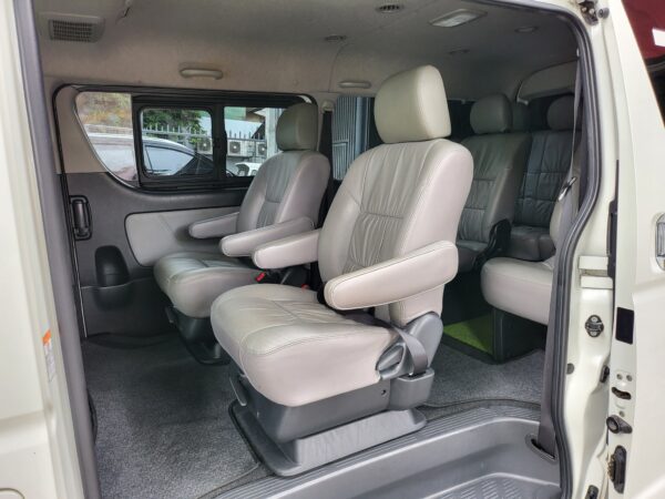 2019 Toyota Hiace Super Grandia 3.0 A/T - Image 12