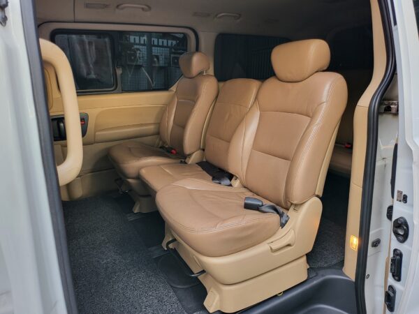 2020 Hyundai Grand Starex  2.5 Gold A/T - Image 12