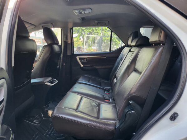 2016 Toyota Fortuner 2.4 V Pearl White A/T - Image 13