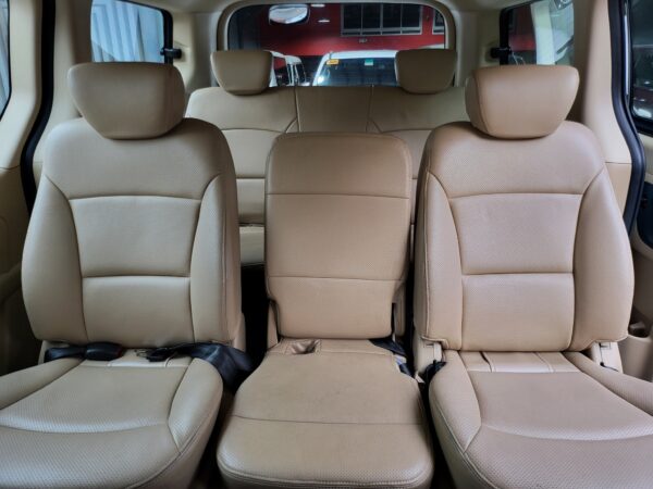2019 Hyundai Grand Starex 2.5 Gold Casa Maintained A/T - Image 13