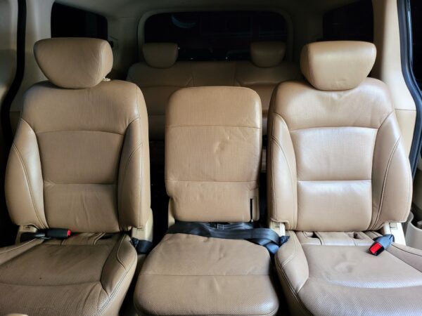 2020 Hyundai Grand Starex  2.5 Gold A/T - Image 13