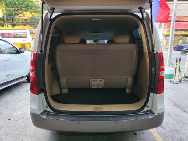 2020 Hyundai Grand Starex  2.5 Gold A/T - Image 14
