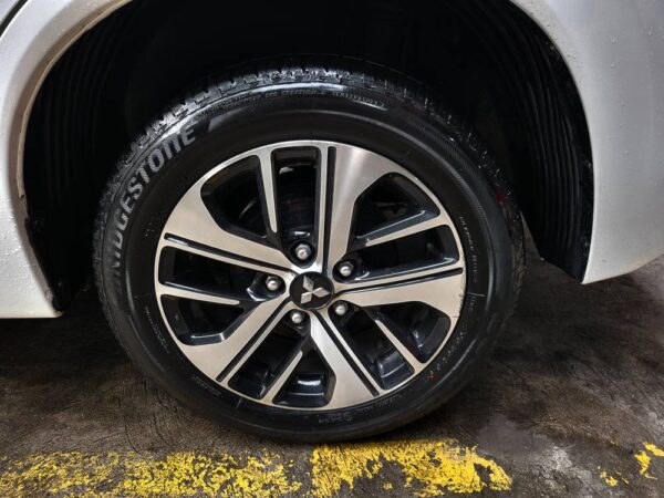 2019 Mitsubishi Xpander 1.5 GLS White Pearl 20K KM A/T - Image 15