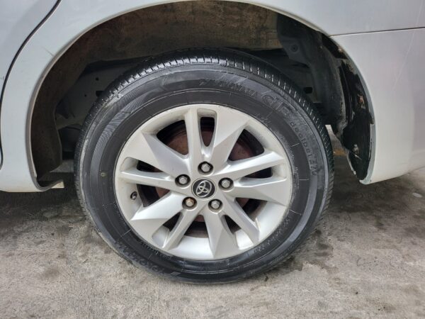 2017 Toyota Innova 2.8 E Diesel A/T - Image 15