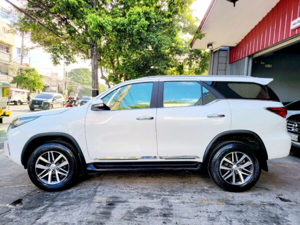 2016 Toyota Fortuner 2.4 V Pearl White A/T - Image 3